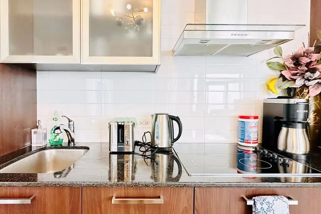 Newdowntown Condo By Unionstationscotiaarena Toronto Canada