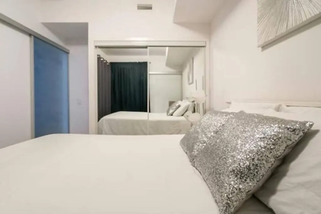 Newdowntown Condo By Unionstationscotiaarena Toronto Canada