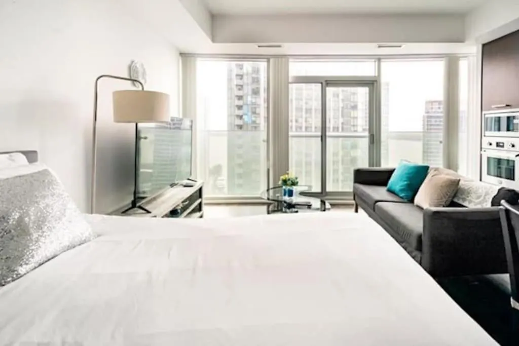 Newdowntown Condo By Unionstationscotiaarena Toronto Canada